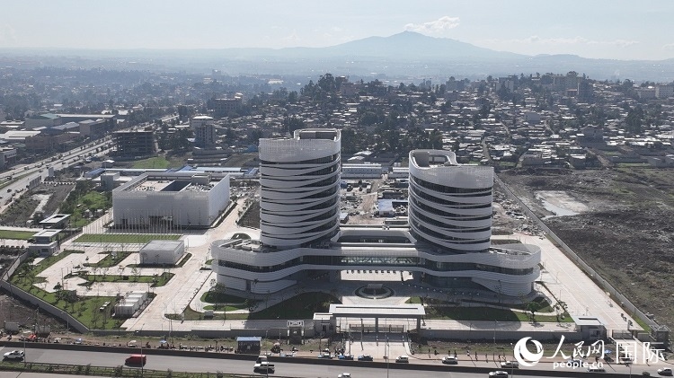 非洲疾病預(yù)防控制中心總部（一期）航拍。人民網(wǎng)記者 劉寧攝