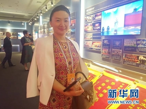 英國川商聯(lián)合總會會長宋汶栗。新華網(wǎng)記者 侯強(qiáng) 攝