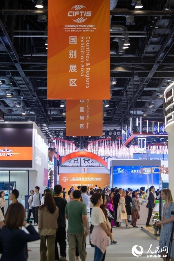 9月2日，服貿(mào)會(huì)國(guó)別展區(qū)，人流如潮。人民網(wǎng)記者 翁奇羽攝