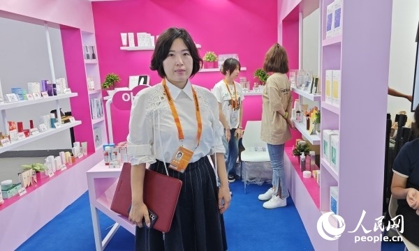 9月3日，韓國(guó)駐華大使館經(jīng)濟(jì)部參贊金至凰接受人民網(wǎng)記者采訪。人民網(wǎng)記者 趙雯博攝