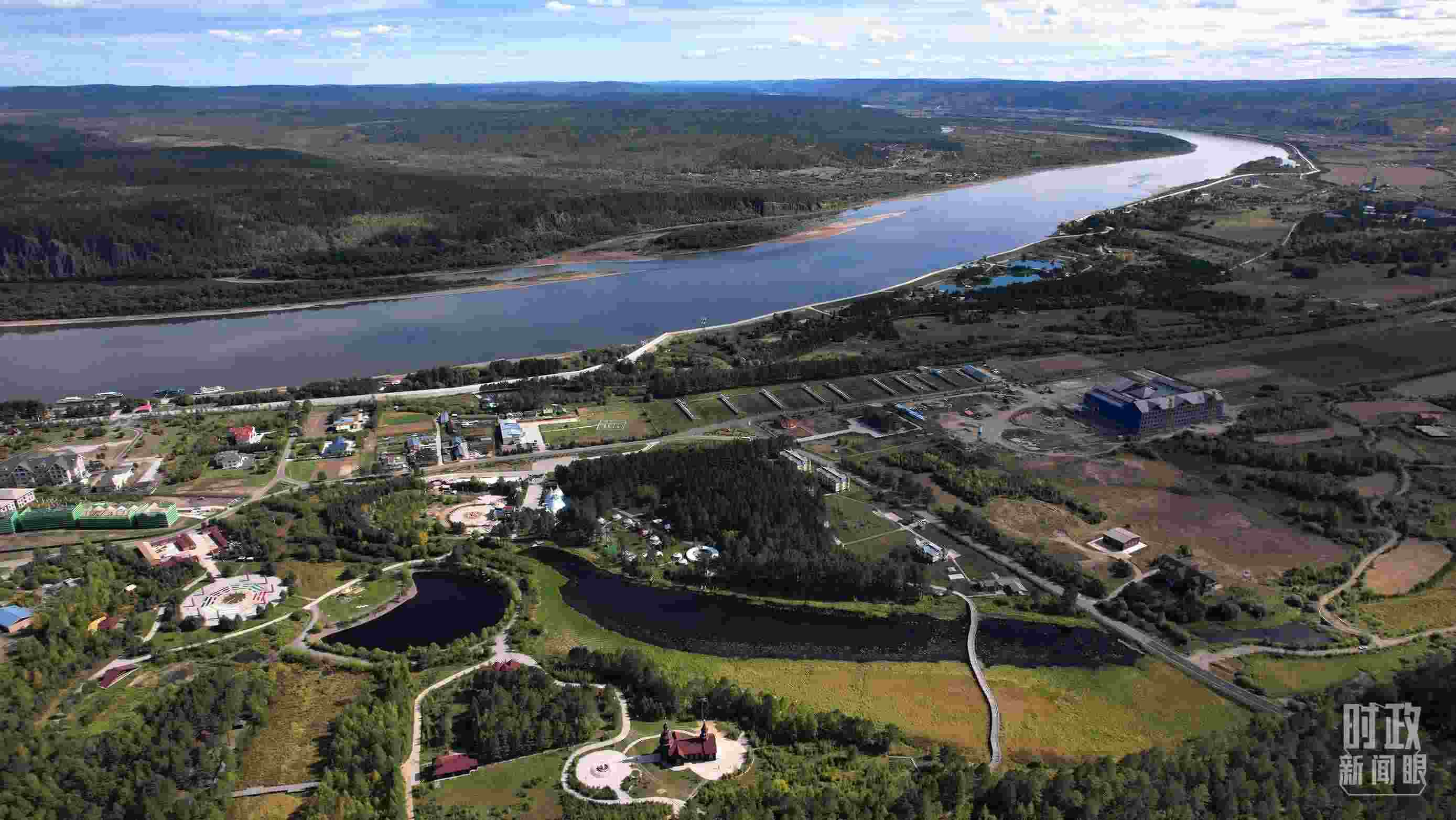 △北極村北邊是中俄界江黑龍江。（總臺國廣記者李晉拍攝）