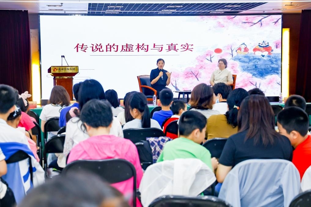 經(jīng)典閱讀進(jìn)社區(qū)——十月少年文學(xué)創(chuàng)享會(huì)走進(jìn)裕中東里。主辦方供圖