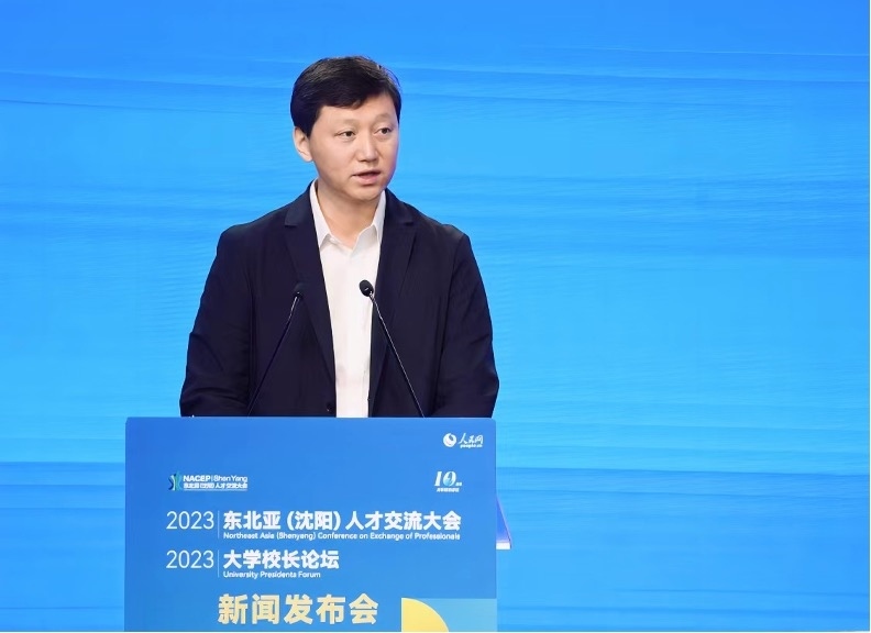 中國(guó)高等教育學(xué)會(huì)副秘書(shū)長(zhǎng)吳英策致辭。人民網(wǎng)記者 馬天翼攝