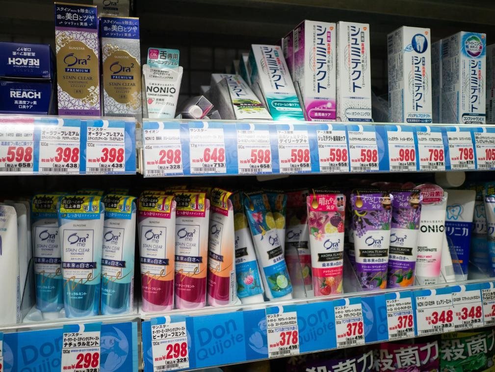 這是8月16日在日本東京新宿一商場拍攝的貨架。新華社記者張笑宇攝