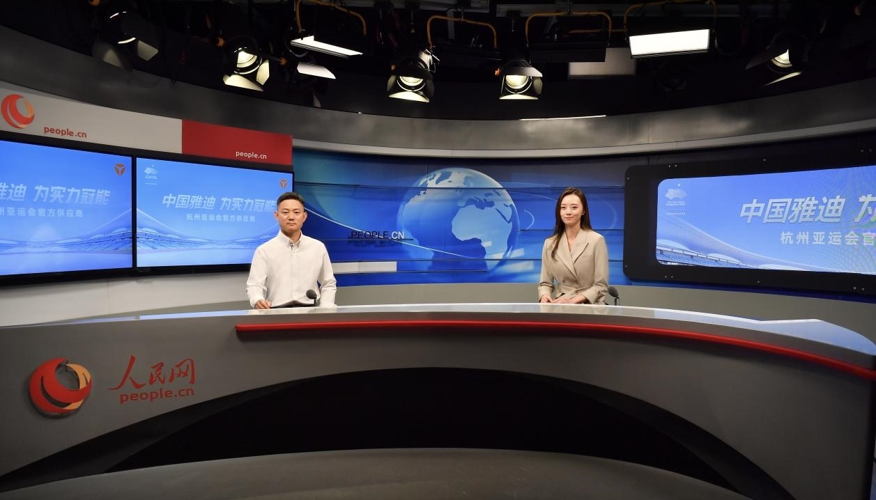 雅迪科技集團(tuán)全球營銷與服務(wù)總裁王家中接受人民網(wǎng)記者采訪。人民網(wǎng)記者 于凱攝