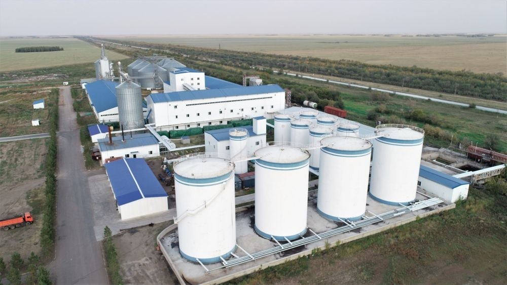 這是2022年9月2日在哈薩克斯坦北哈薩克斯坦州拍攝的愛(ài)菊農(nóng)產(chǎn)品物流加工園區(qū)（無(wú)人機(jī)照片）。新華社發(fā)（奧斯帕諾夫攝）