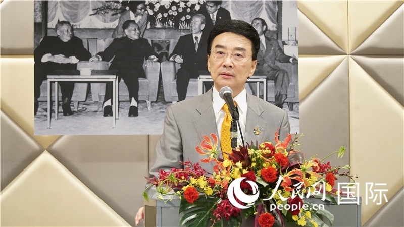 在日中國企業(yè)協(xié)會會長王家馴致祝酒詞。人民網(wǎng) 蔣曉辰攝