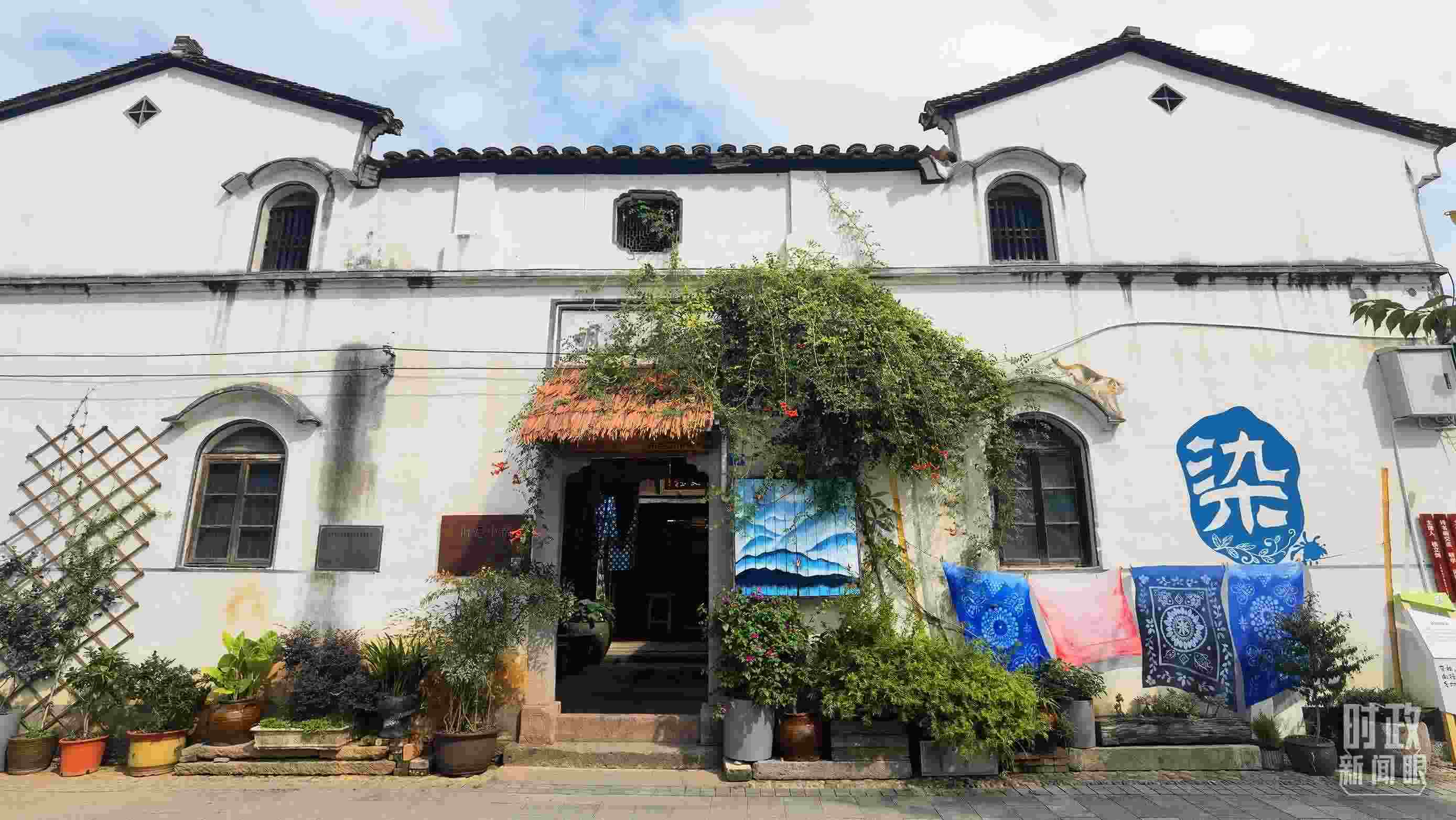 △李祖村的藝術(shù)染坊。（總臺央視記者周志國拍攝）