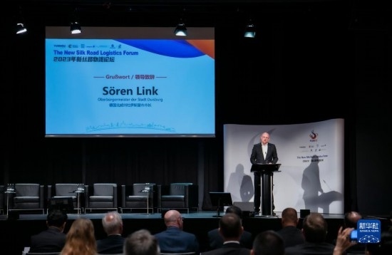 9月21日，在德國杜伊斯堡，杜伊斯堡市市長澤倫·林克出席2023新絲路物流論壇并致辭。新華社記者 張帆 攝