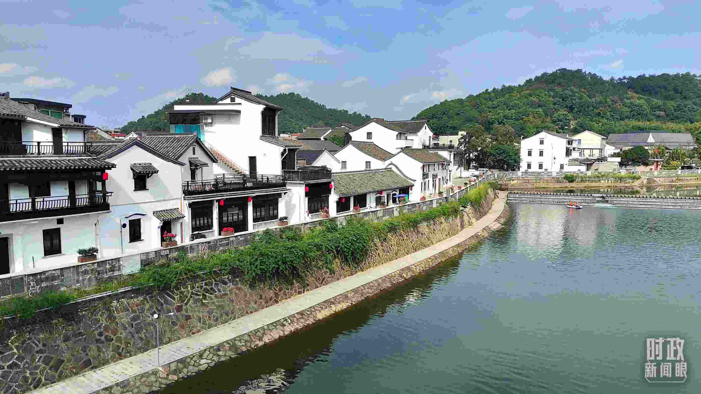 △“楓橋經(jīng)驗(yàn)”發(fā)源地諸暨市楓橋鎮(zhèn)。（總臺(tái)央視記者楊立峰拍攝）