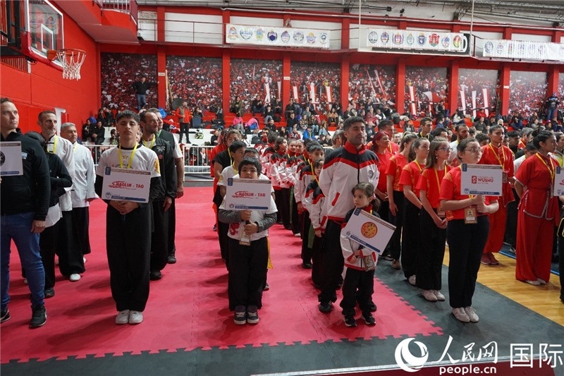 圖為開幕式現(xiàn)場運動員入場儀式。人民網記者 許放攝