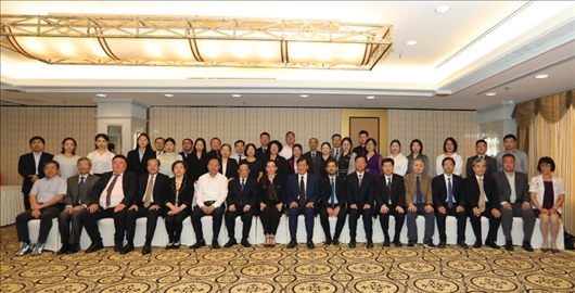 參會嘉賓合影留念。主辦方供圖