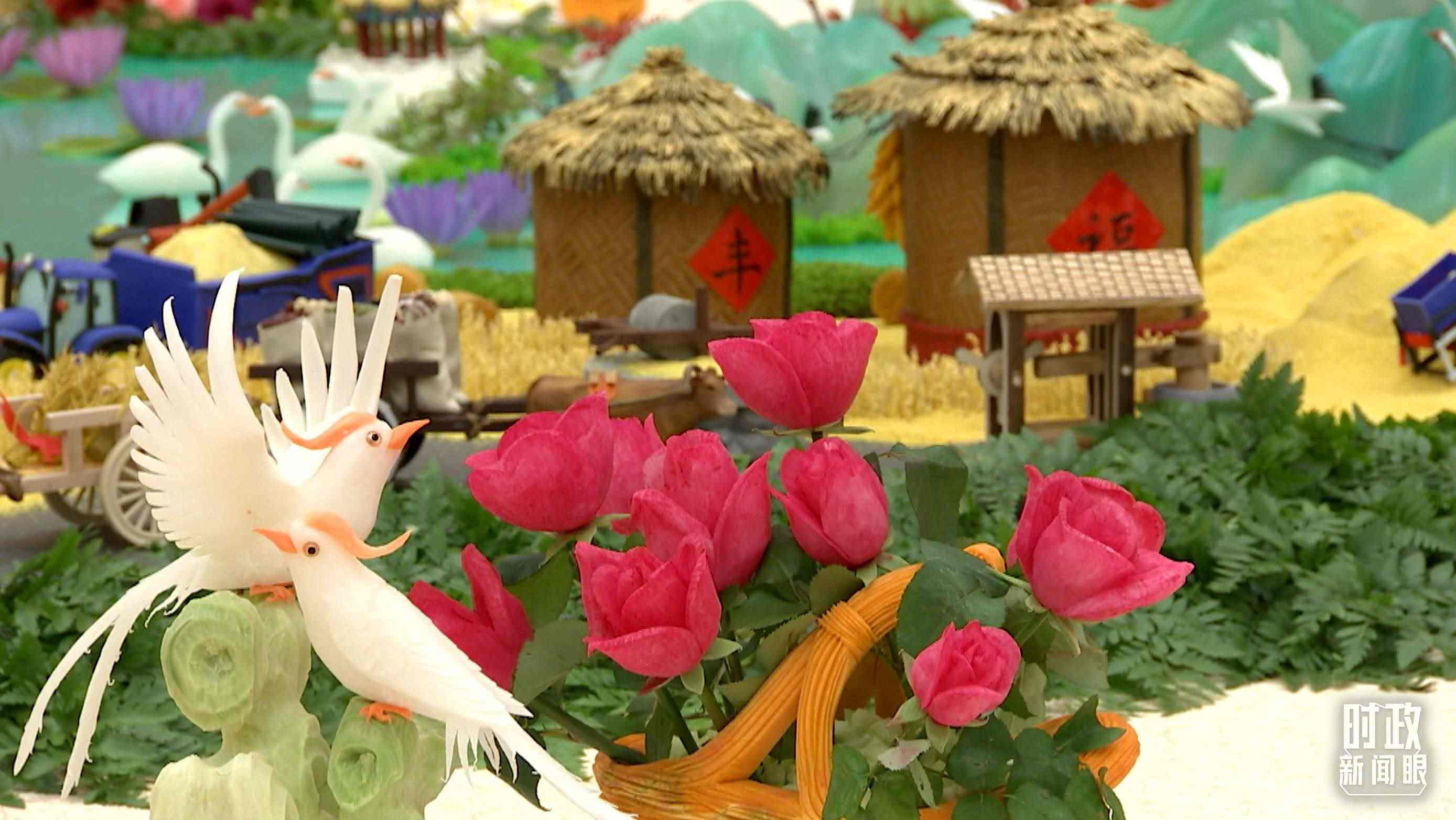 △宴會廳內(nèi)，節(jié)日氛圍濃郁。