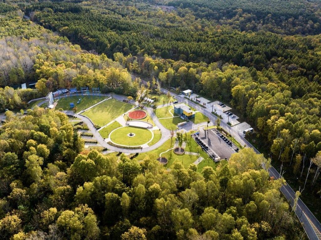 長(zhǎng)白山華美勝地已實(shí)現(xiàn)“綠電”直供。嚴(yán)磊攝