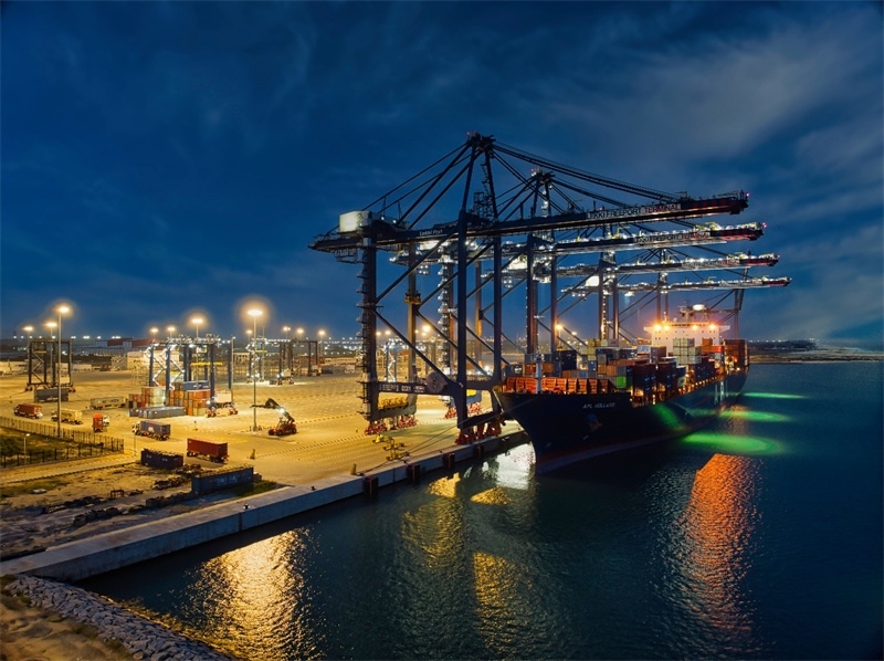 萊基港實(shí)行7×24小時(shí)裝卸作業(yè)機(jī)制。受訪者供圖