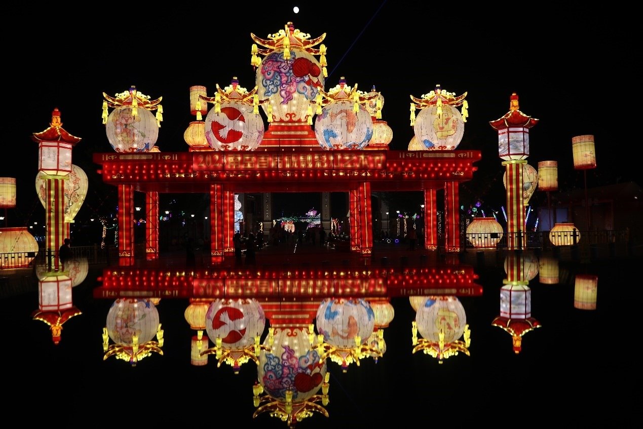 中秋國慶期間，南岳祝融文旅小鎮(zhèn)舉辦祝融花燈節(jié)。曹正平攝