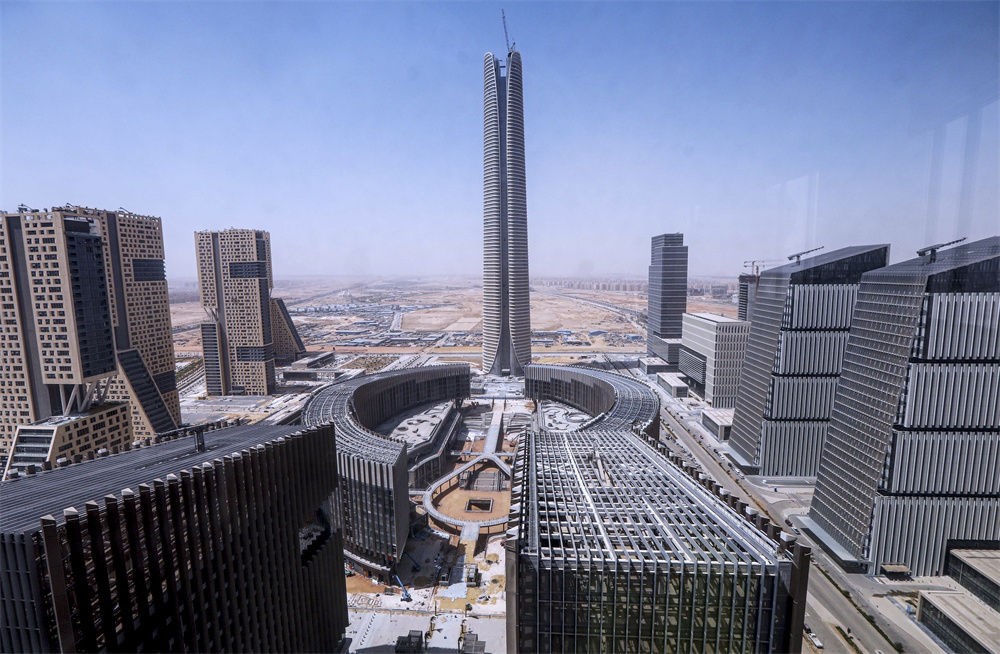 這是在埃及開羅以東拍攝的建設(shè)中的新行政首都中央商務(wù)區(qū)（9月11日攝）。新華社發(fā)（艾哈邁德·戈馬攝）