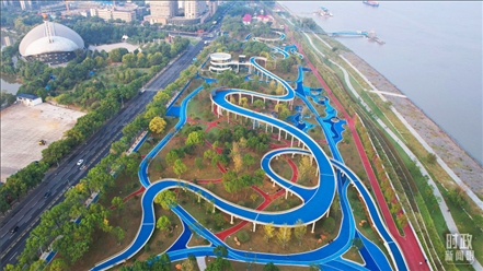 △俯瞰長江國家文化公園九江城區(qū)段。（總臺記者李海峰拍攝）