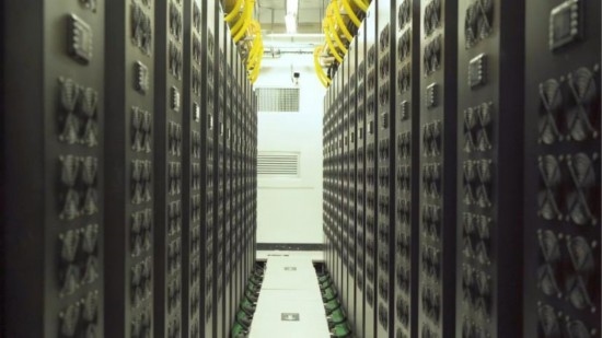 貴安超算中心內(nèi)的機(jī)房。人民網(wǎng) 陽茜攝