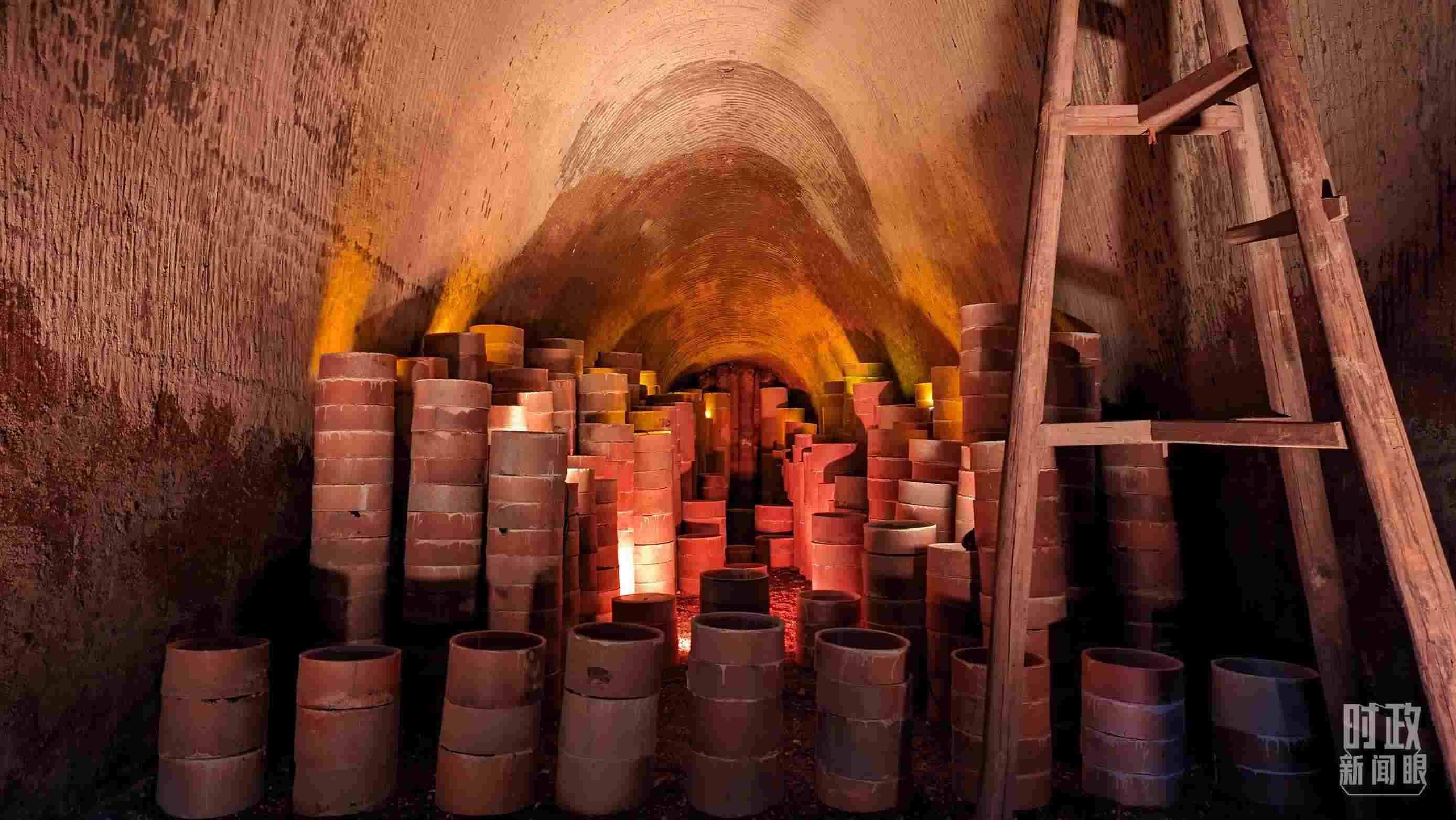 △當地現(xiàn)存最大的柴窯——徐家窯。（總臺央視記者朱超拍攝）