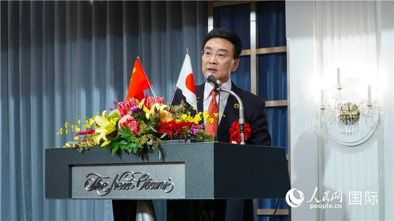 在日中國(guó)企業(yè)協(xié)會(huì)會(huì)長(zhǎng)王家馴致祝酒詞。人民網(wǎng) 蔣曉辰攝