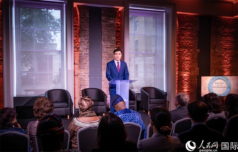 中國駐英國使館臨時代辦楊曉光致辭。人民網 郭錦標攝