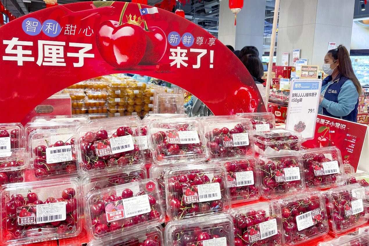 北京一家盒馬鮮生超市中智利車厘子售賣區(qū)。來源：視覺中國