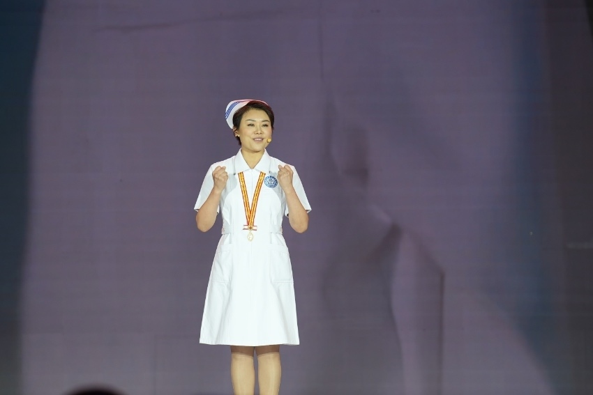 第49屆南丁格爾獎獲得者、四川大學(xué)華西醫(yī)院護理部主任蔣艷