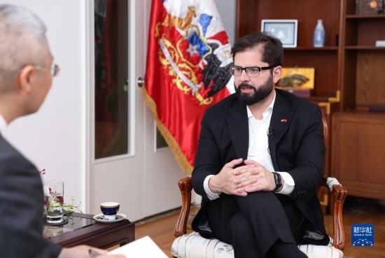 10月17日，智利總統(tǒng)博里奇在北京接受新華社記者專(zhuān)訪。新華社記者 呂帥 攝