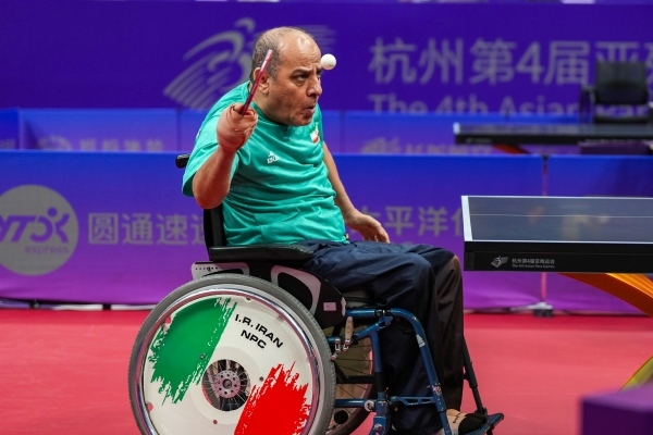 10月23日，杭州第4屆亞殘運會乒乓球男子單打Class2小組循環(huán)賽舉行。圖為伊朗隊選手哈?！ず嗁M尚在比賽中。圖片來源：杭州亞殘組委會