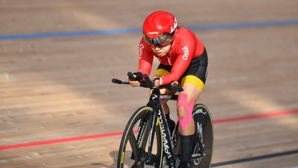 10月23日，杭州第4屆亞殘運會場地自行車女子個人C4-5級3000米追逐賽金牌賽舉行。圖為中國隊選手季子賢在比賽中。圖片來源：杭州亞殘組委會