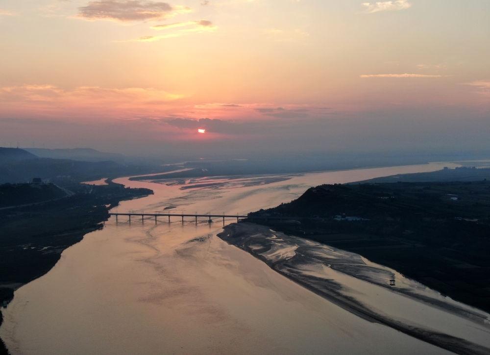  豫陜交界附近拍攝的黃河景色（2020年9月7日攝，無人機照片）。新華社記者 郝源 攝