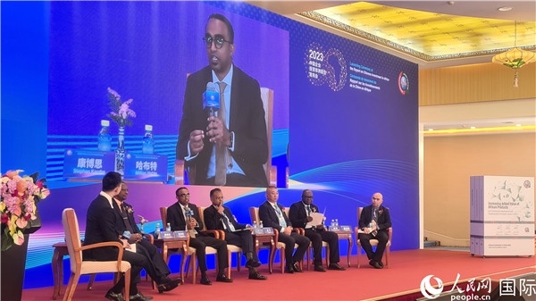 與會嘉賓展開座談。人民網(wǎng)記者 萬宇攝