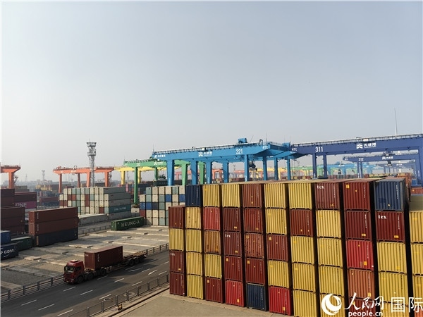 天津港北疆港區(qū)C段智能化集裝箱碼頭。人民網(wǎng)記者 符園園攝
