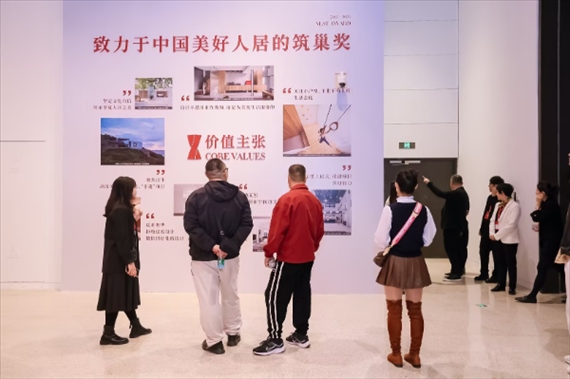 觀(guān)眾參觀(guān)本次展覽