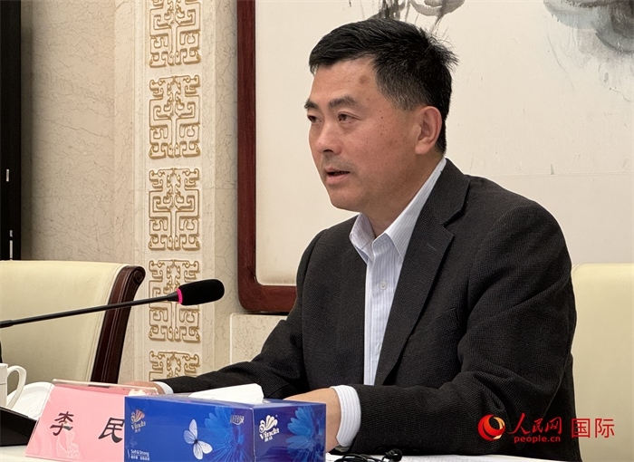 10月31日，歐美同學(xué)會秘書長李民在第五屆中法文化論壇媒體吹風會上講話。（人民網(wǎng) 謝瑩攝）