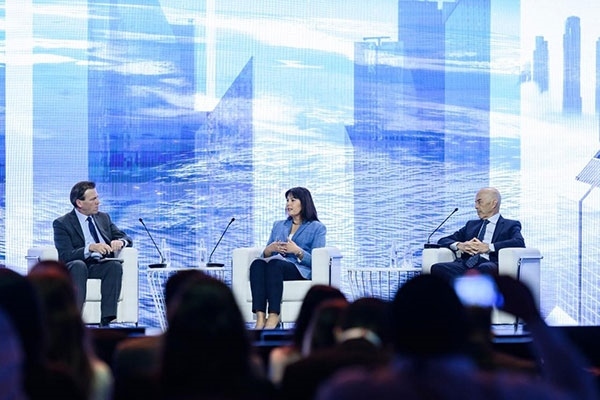 牛津大學研究全球化與發(fā)展問題的教授伊恩·戈爾?。ㄓ乙唬┍硎?，全球格局的變化是結構性的，各國特別是西方國家必須順應變化。迪拜商會供圖