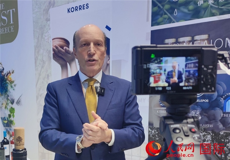 希華集團創(chuàng)始人兼首席執(zhí)行官甘德密先生接受采訪。人民網(wǎng) 殷韜攝