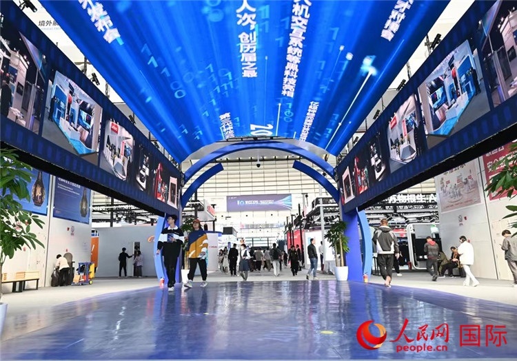 11月7日上午，2023年世界互聯(lián)網(wǎng)大會“互聯(lián)網(wǎng)之光”博覽會在浙江烏鎮(zhèn)開幕。人民網(wǎng)記者 葉賓得攝