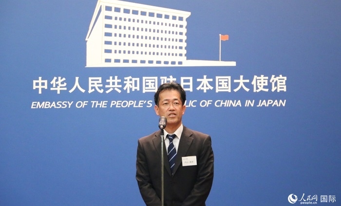 導(dǎo)師代表、東京大學(xué)教授內(nèi)山真伸發(fā)表致辭。人民網(wǎng) 許可攝