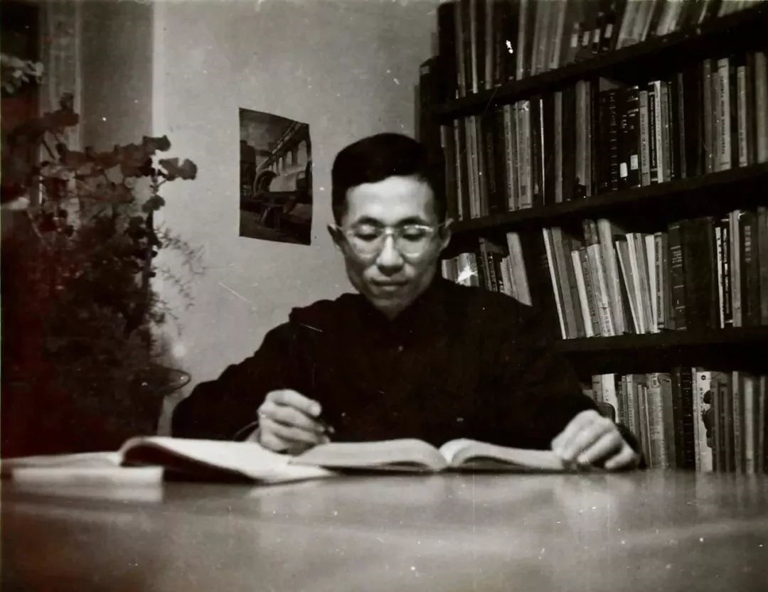 青年時(shí)期的秦裕琨。哈爾濱工業(yè)大學(xué)供圖