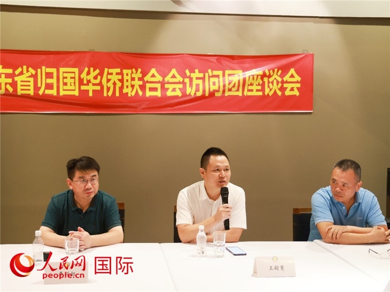 中國(guó)駐里約總領(lǐng)館副總領(lǐng)事王尉育（中）在座談會(huì)上致辭。人民網(wǎng)記者 陳海琪攝