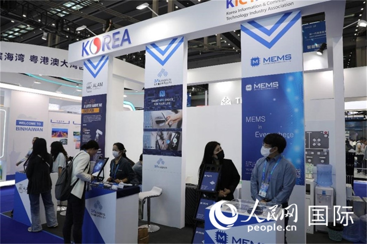 第二十五屆中國(guó)國(guó)際高新技術(shù)成果交易會(huì)15日在深圳開(kāi)幕，圖為韓國(guó)企業(yè)展臺(tái)（人民網(wǎng)記者 魯揚(yáng)攝）