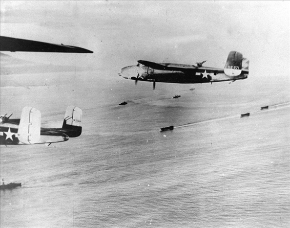 1942年4月18日，美國(guó)航空母艦甲板上B－25解放式轟炸機(jī)起飛轟炸東京工業(yè)區(qū)域，此為日本首次受盟軍之進(jìn)攻。