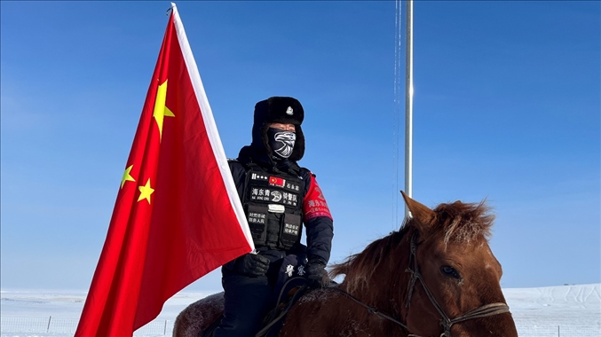 呼倫貝爾陳巴爾虎旗公安局副局長石永志。人民網(wǎng)記者 張敏穎攝