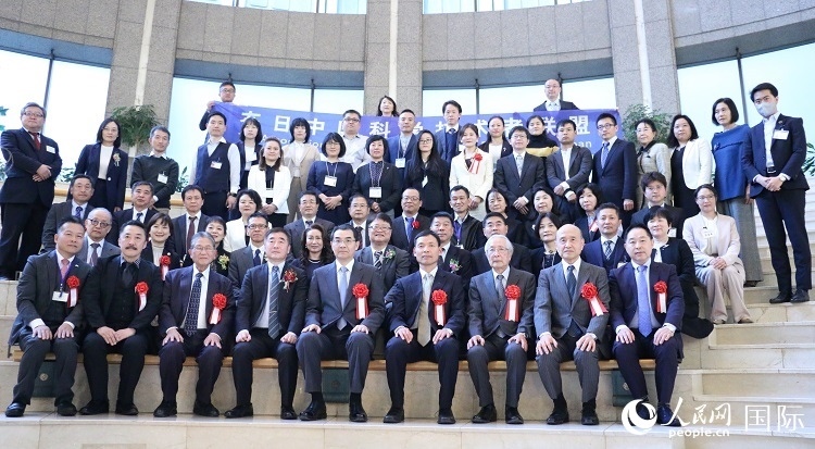 到場嘉賓與中國駐日本大使吳江浩合影留念。人民網(wǎng) 許可攝