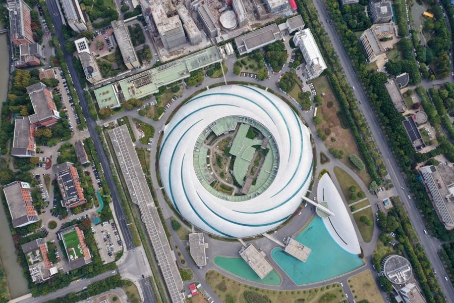 位于上海張江科學(xué)城的國(guó)家大科學(xué)裝置上海光源（2020年10月26日攝，無(wú)人機(jī)照片）。