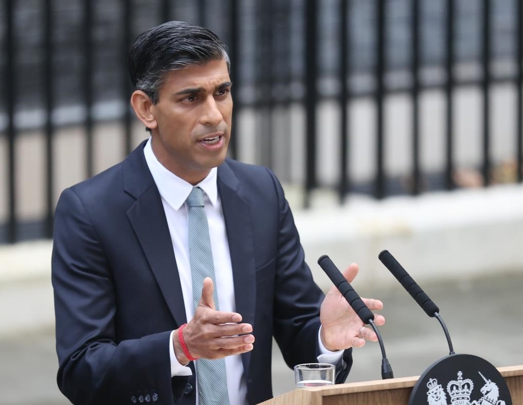 2022年10月25日，里?！ぬK納克在英國倫敦唐寧街10號首相府前發(fā)表講話。新華社記者李穎攝