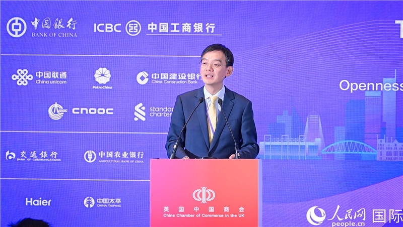 1. 英國(guó)中國(guó)商會(huì)會(huì)長(zhǎng)、中國(guó)銀行倫敦分行行長(zhǎng)方文建 致歡迎辭。郭錦標(biāo)攝_副本