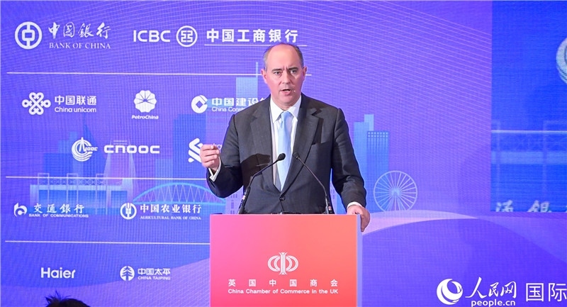 英國(guó)商業(yè)貿(mào)易部國(guó)務(wù)大臣（投資大臣）多米尼克·約翰遜與會(huì)。人民網(wǎng) 郭錦標(biāo)攝